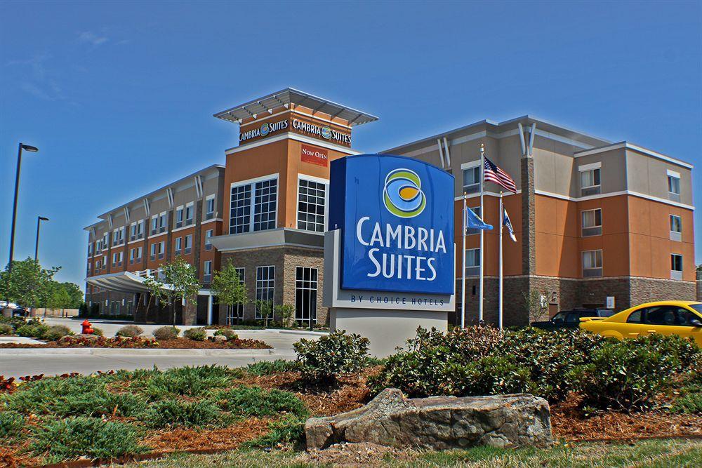 Doubletree By Hilton Hotel Oklahoma City Airport Exterior photo