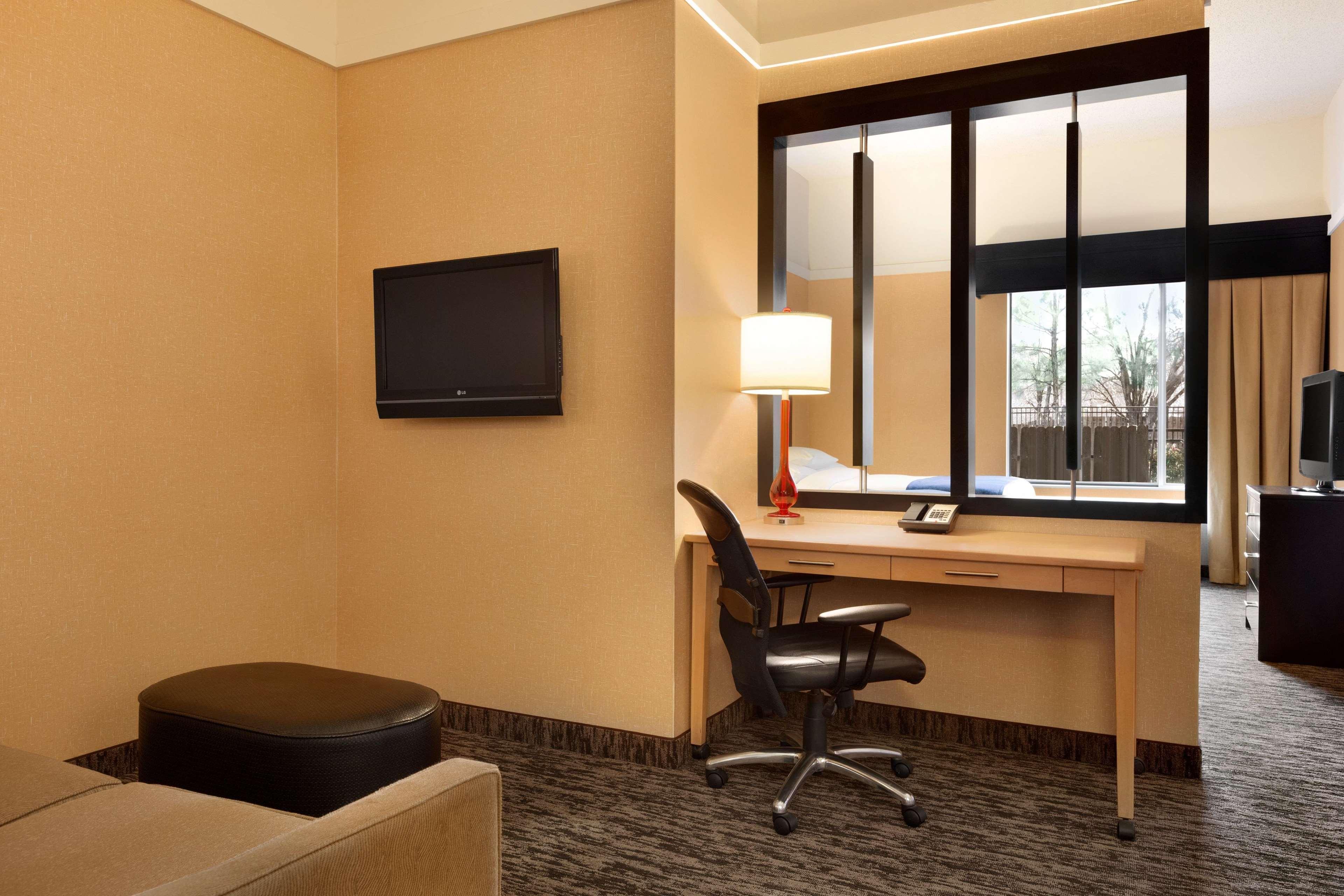 Doubletree By Hilton Hotel Oklahoma City Airport Exterior photo