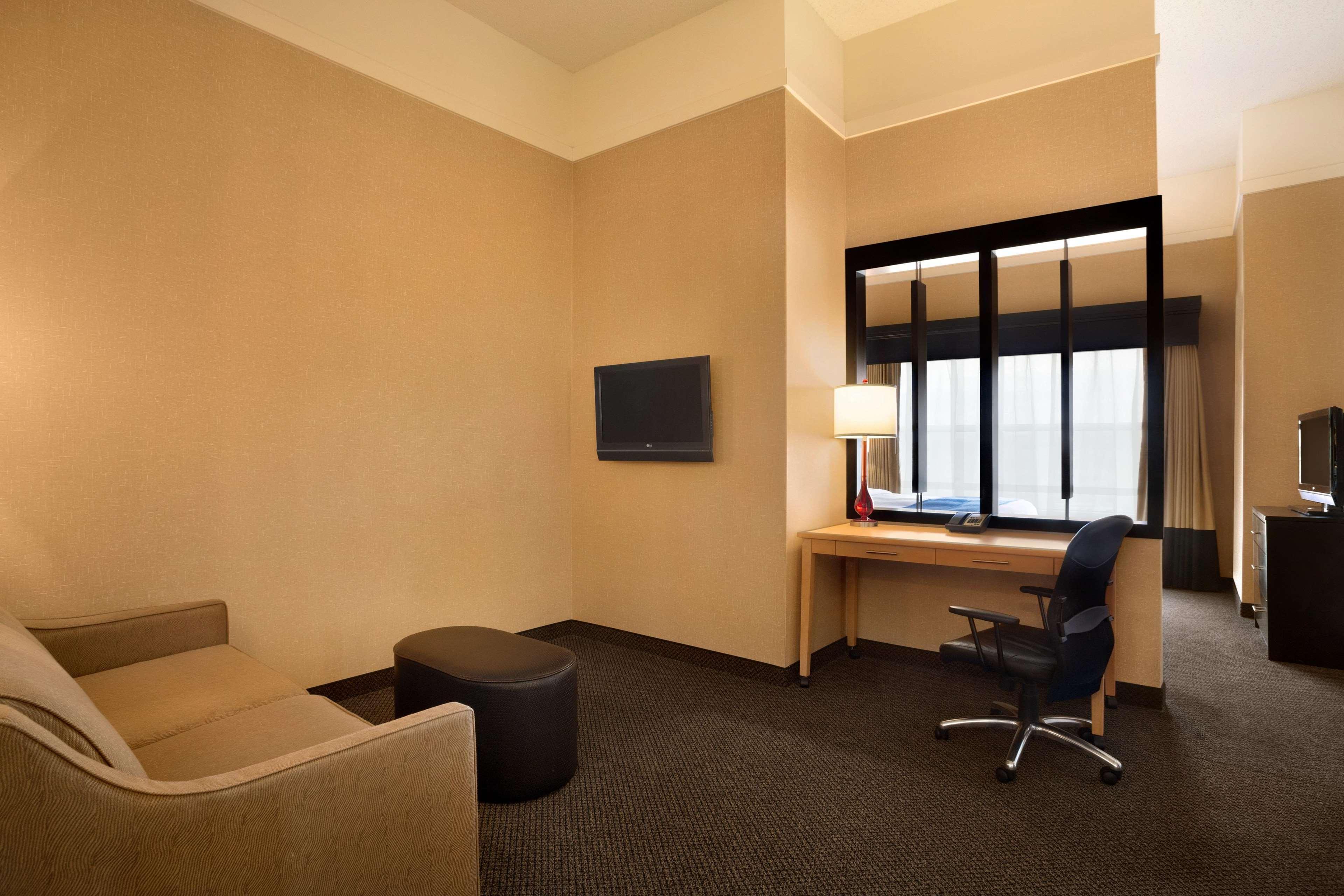 Doubletree By Hilton Hotel Oklahoma City Airport Exterior photo