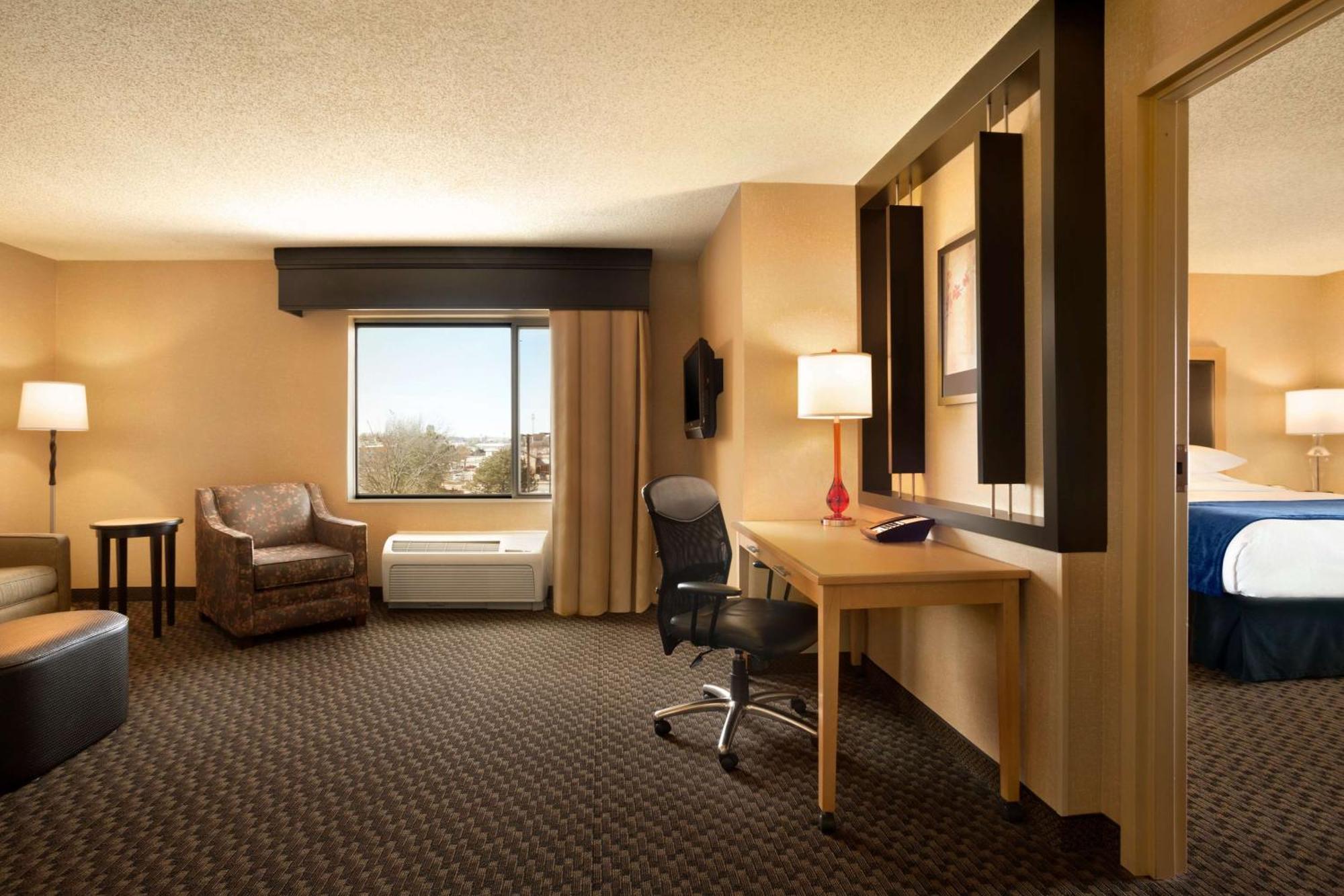 Doubletree By Hilton Hotel Oklahoma City Airport Exterior photo