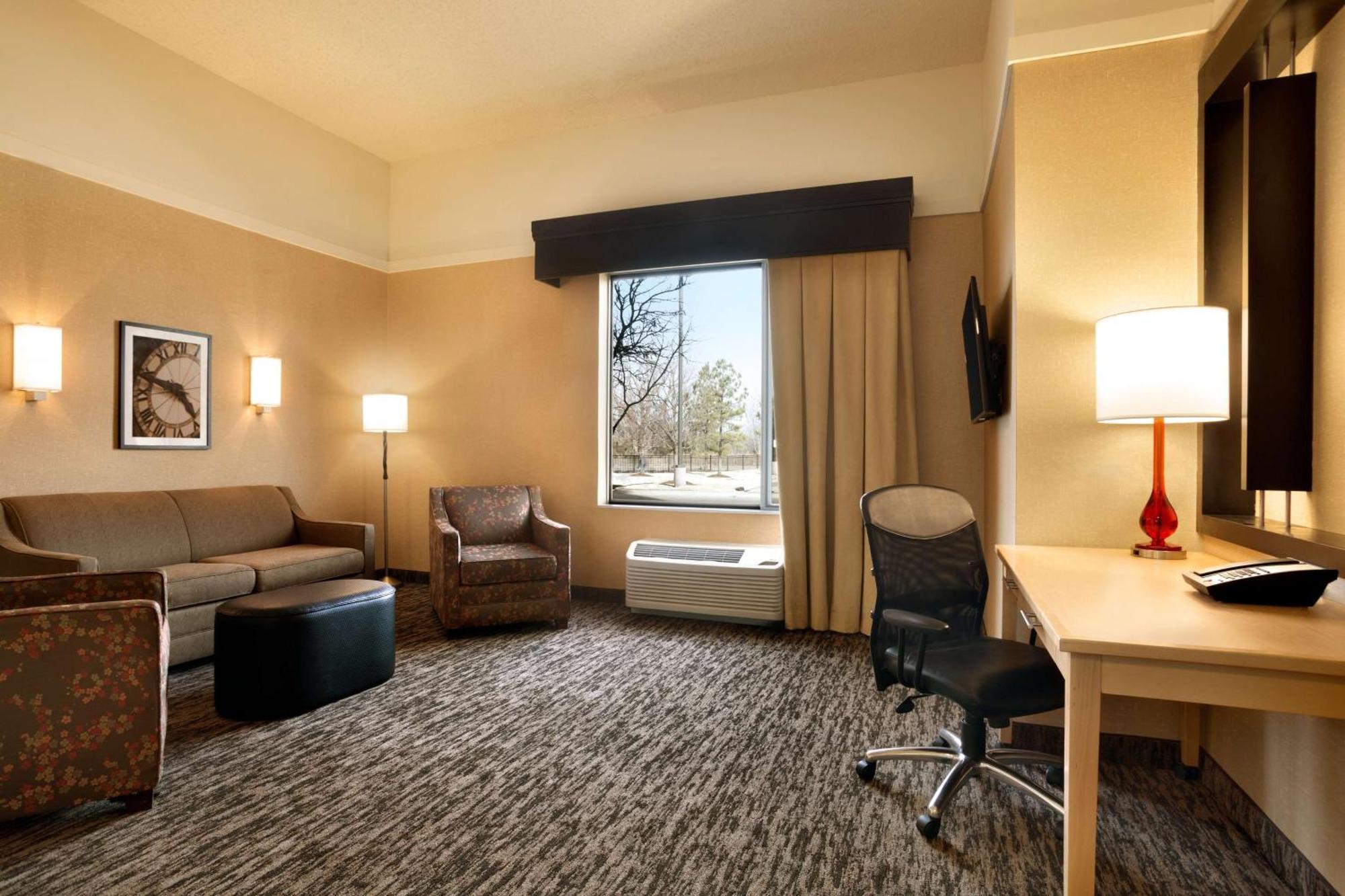 Doubletree By Hilton Hotel Oklahoma City Airport Exterior photo