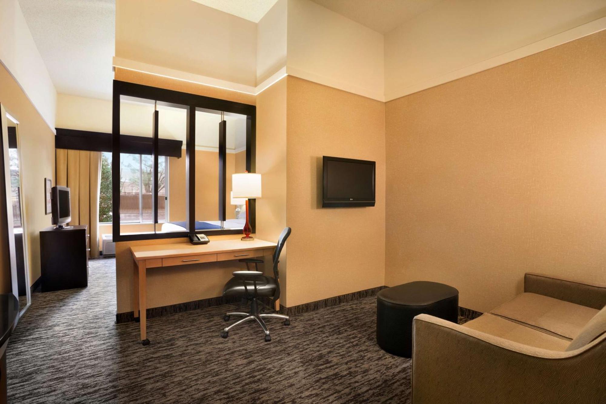 Doubletree By Hilton Hotel Oklahoma City Airport Exterior photo