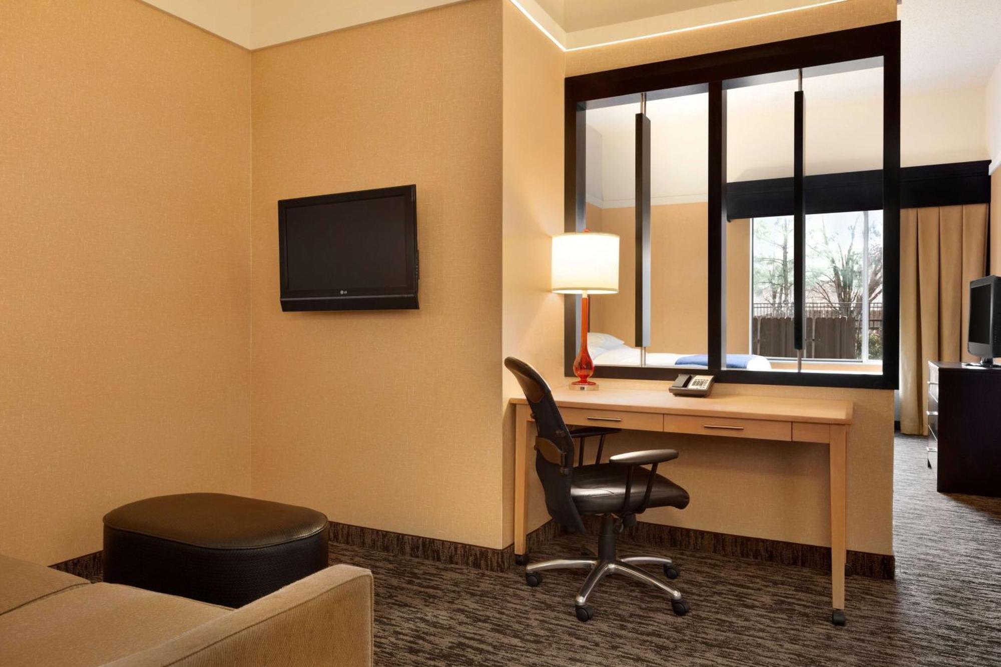 Doubletree By Hilton Hotel Oklahoma City Airport Exterior photo