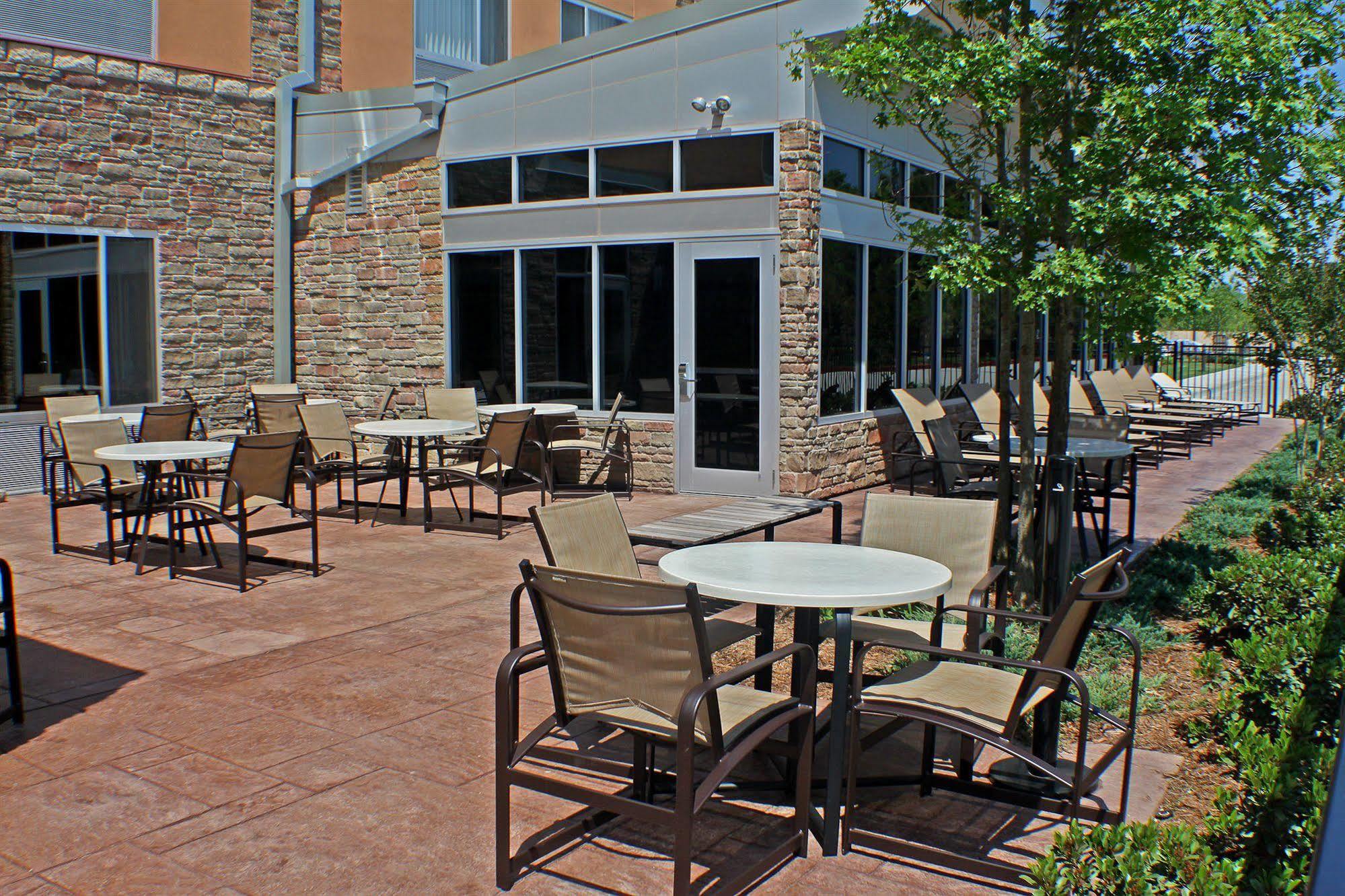 Doubletree By Hilton Hotel Oklahoma City Airport Exterior photo